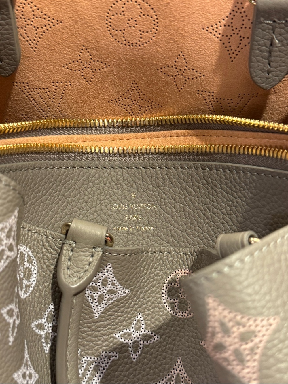 Louis Vuitton Mahina Bella Tote Flight Mode M23395 Authentic - Picture 11 of 11